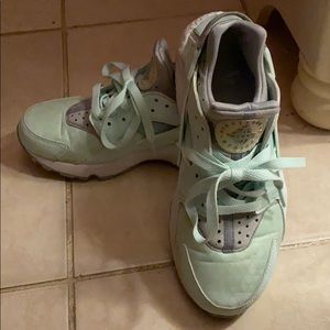 Nike Women Air Huaraches Run Ultra Trainers